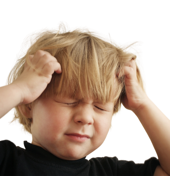 Professional neatly removing nits from hair in Dubai clinic